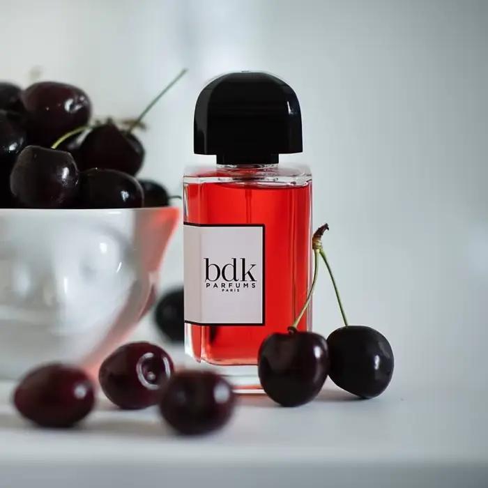 Parfum Cerise Poivre Rose Vanille Noire Fève Tonka Ambre Flacon Verre 100ml BDK PARFUMS Haute Concentration Olfactive Fraicheur Élégance Occasions Spéciales